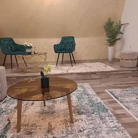 Dennis Apartment *