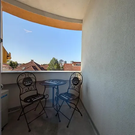 Dennis Apartment *